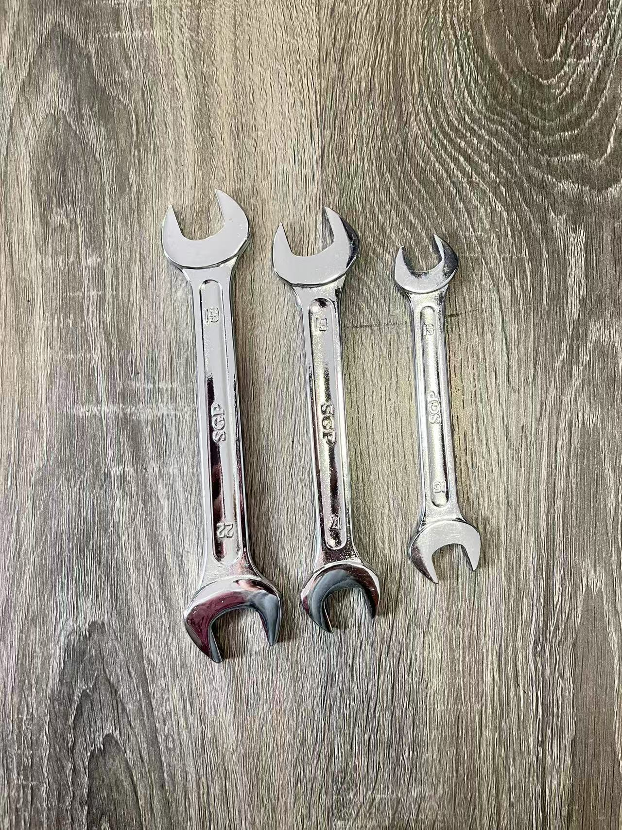 双头呆扳手